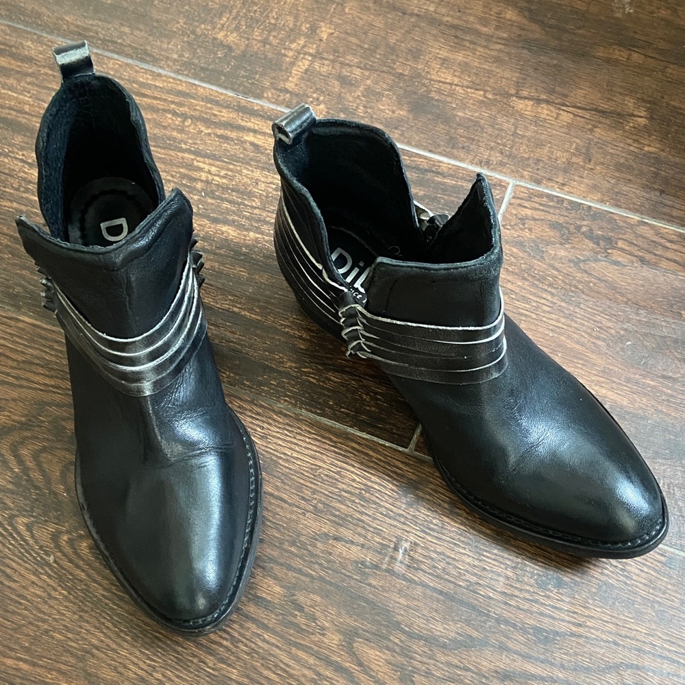 Diba's Skylar Black and Silver Ankle Booties, size 7.5M - Picture 4 of 13